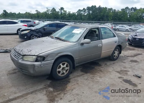 1998 Toyota Camry Le z USA, uszkodzony, nr VIN 4T1BG22K6WU188745